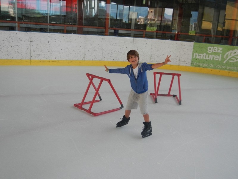 Village Camps International Summer Camp Leysin, Switzerland 2026-08-15 https://www.villagecamps.com/journals_admin/images/697-12-ice skating (33).jpg